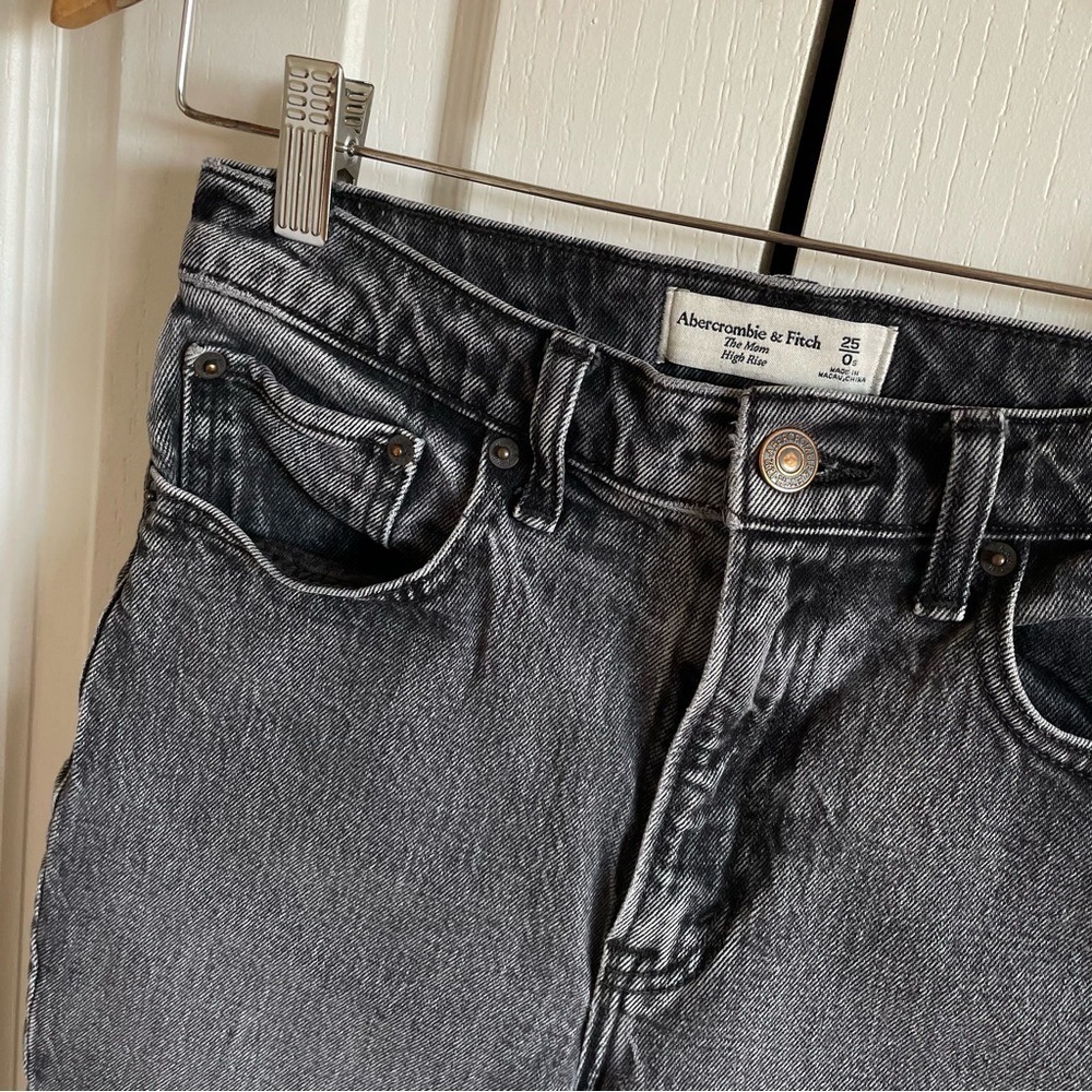 Abercrombie & Fitch The Mom High Rise Jeans Women’s 25 Vintage Black Trendy EUC - Picture 3 of 12